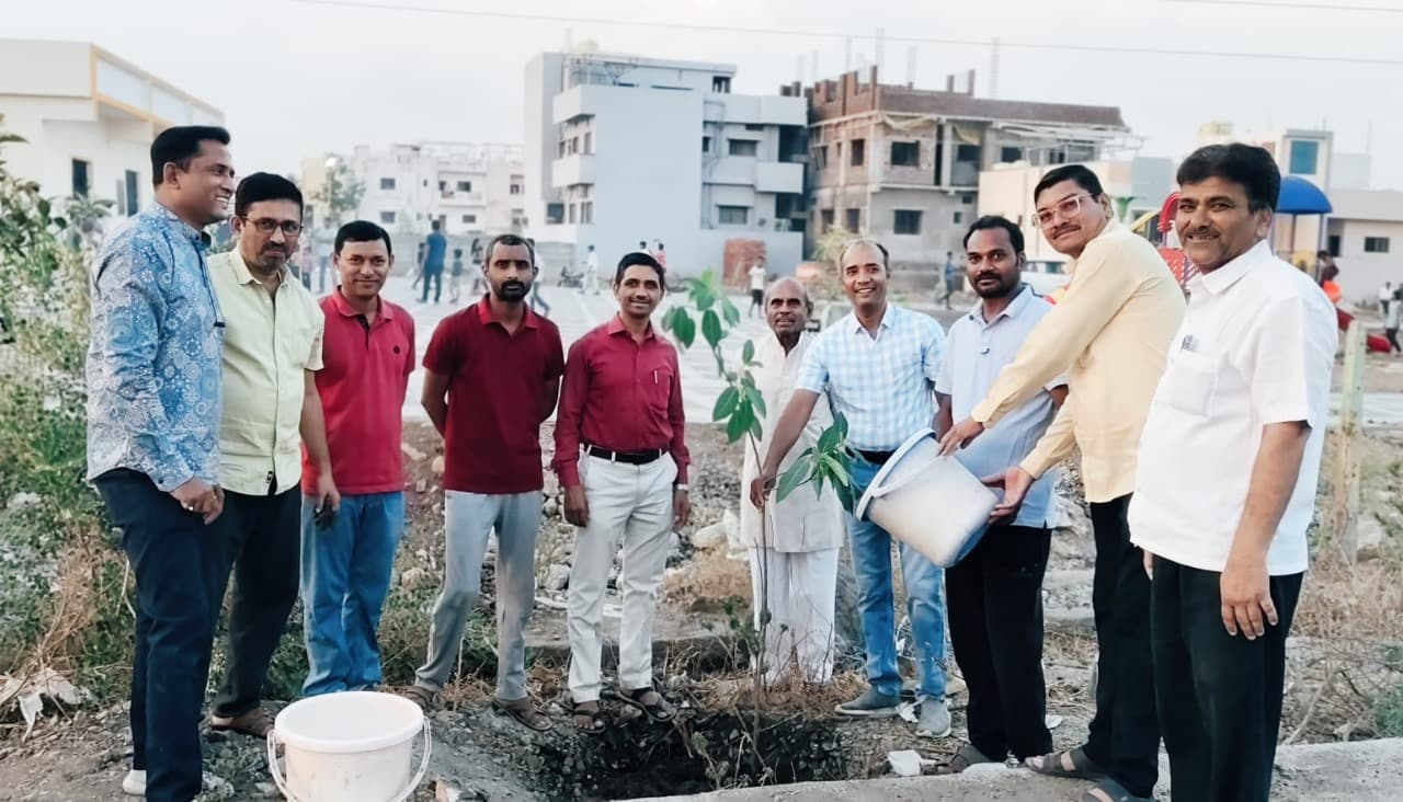 3. वृक्षारोपण उपक्रम – पार्श्वनाथ संस्था, हिंगोली